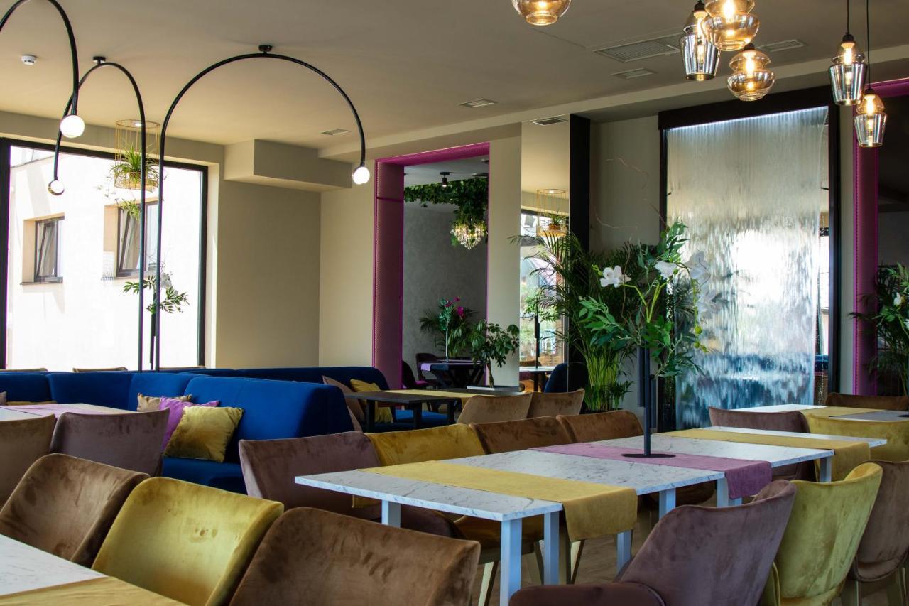 Hostynnyy Dvir Hotel Stryi Buitenkant foto